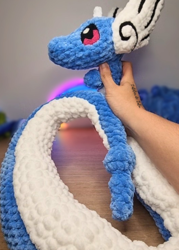 Draco Dragonair pokemon crochet fait main normandie qualité française pont-audemer l'atelier de zaliu peluche needle felting laine cardée oeko-tex certifié