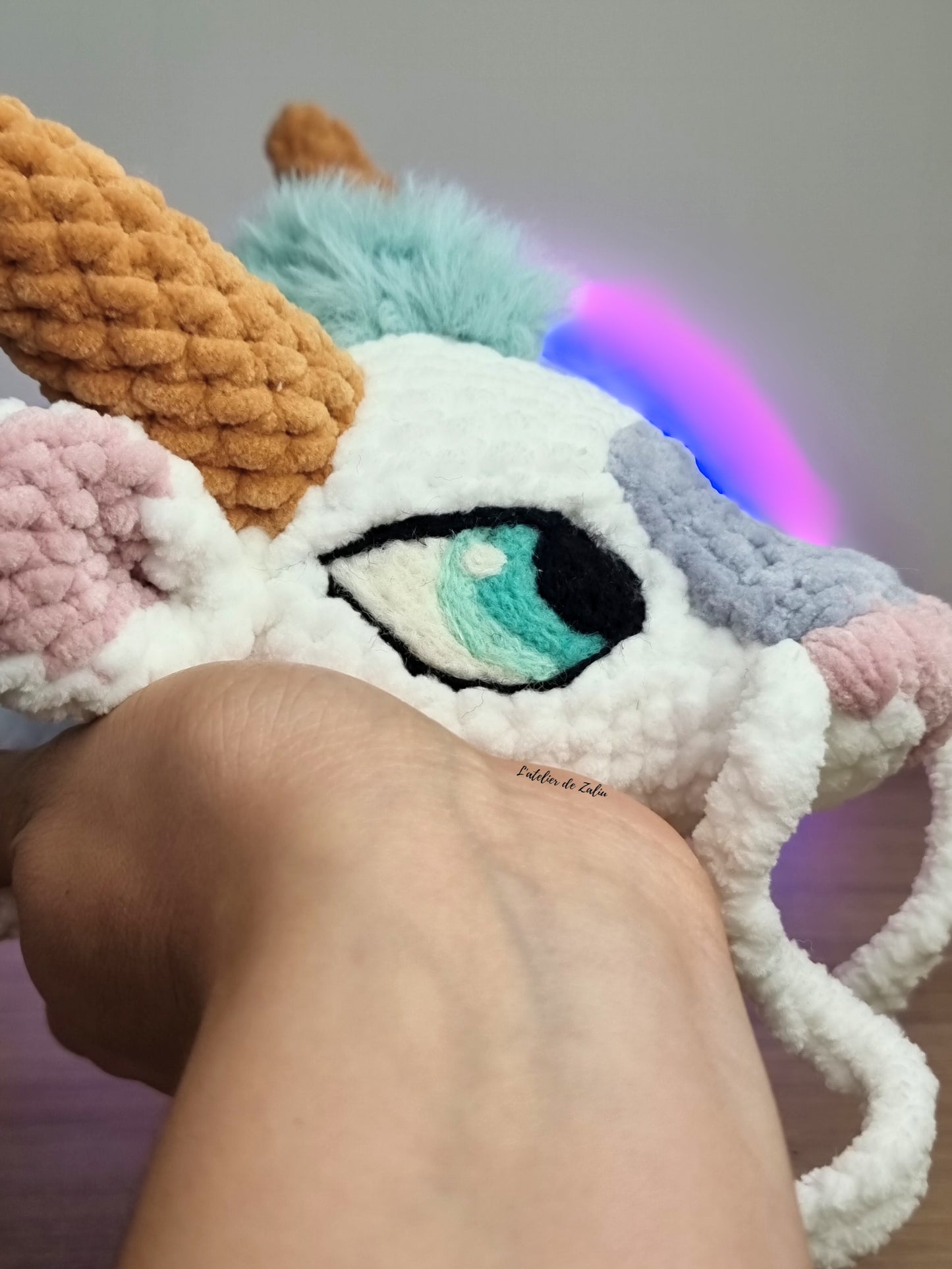 Haku ghibli peluche crochet amigurumi needle felting laine cardée fait main normandie l'atelier de zaliu pièce unique dragon doux sweet velours fausse fourrure