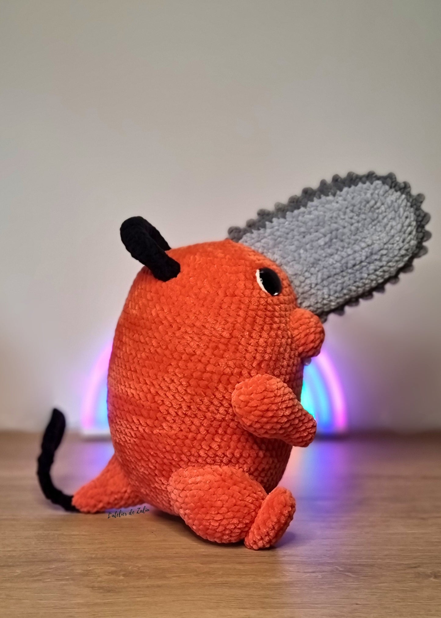 Pochita chainsawman chainsaw démon tronçonneuse grande peluche plushie tall crochet pattern handmade normandie L'atelier de Zaliu