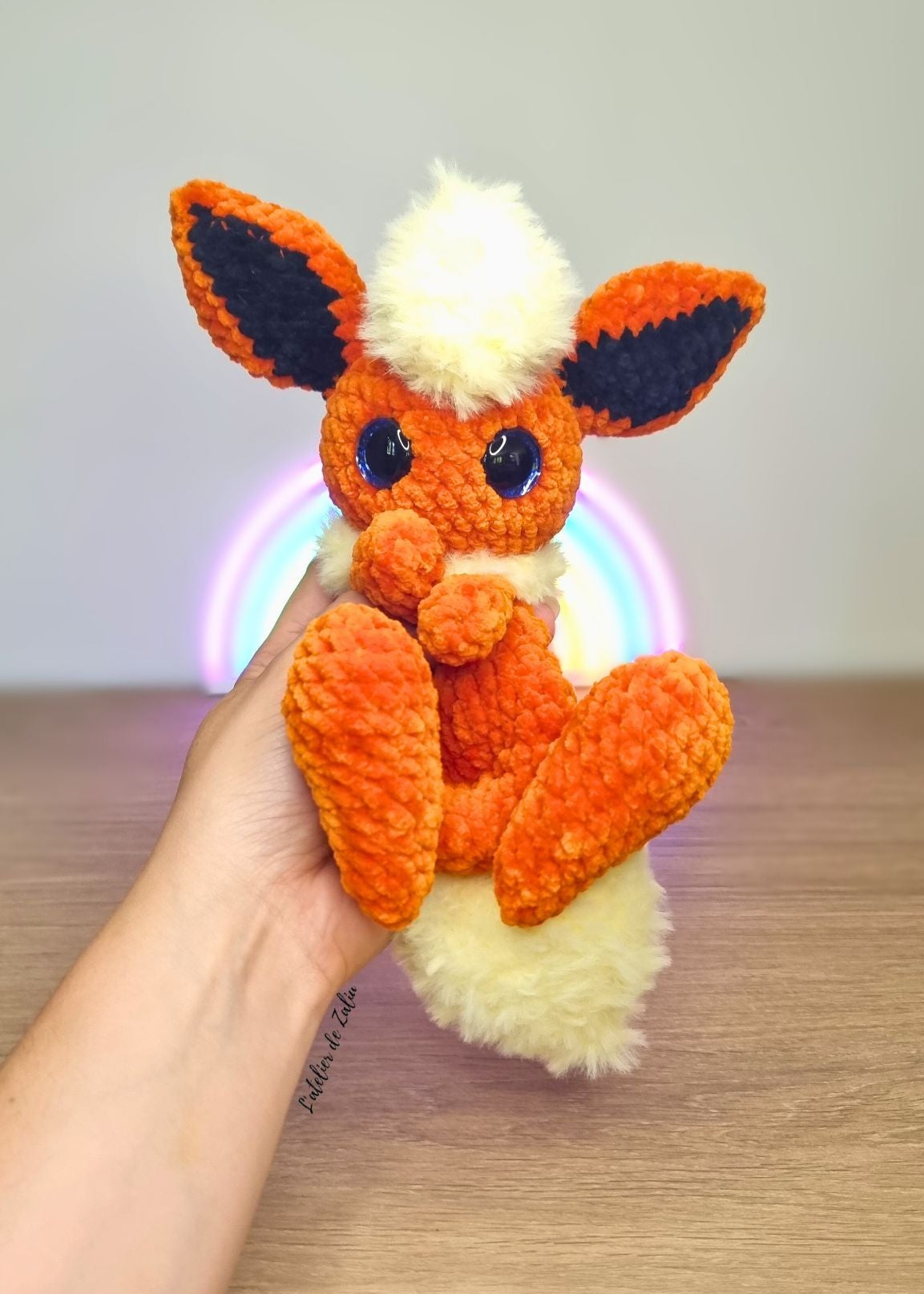 pyroli flareon crochet handmade fait main normandie pont-audemer peluche à la main peluche crochet pièce unique l'atelier de zaliu