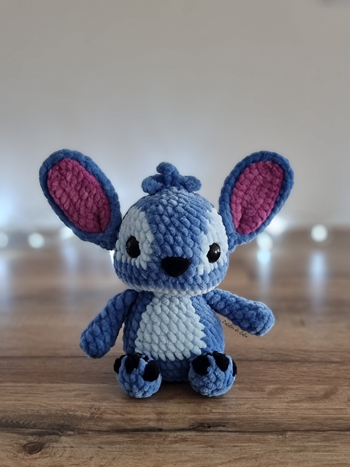 crochet amigurumi disney stitch aloha kawaii pastel colored colors couleur pastel douce mignonne sweet unique piece unique l'atelier de zaliu rose violet bleu