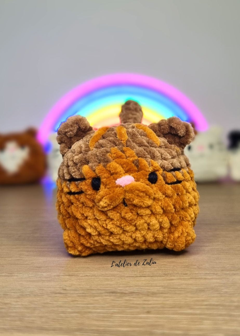chat bouboule crochet cat chubby doux moelleux mignon crochet amigurumi fait main l'atelier de zaliu normandie le havre pont audemer piece unique personnalisé