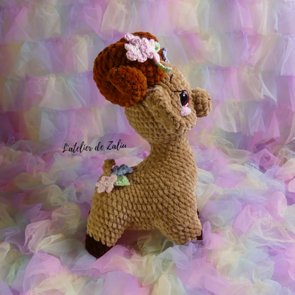 Violette la biquette piece unique amigurumi crochet pattern smallbusiness businesswoman fait main normandie france crochet sweet cute sheep flowers l'atelier de zaliu