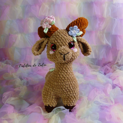 Violette la biquette piece unique amigurumi crochet pattern smallbusiness businesswoman fait main normandie france crochet sweet cute sheep flowers l'atelier de zaliu