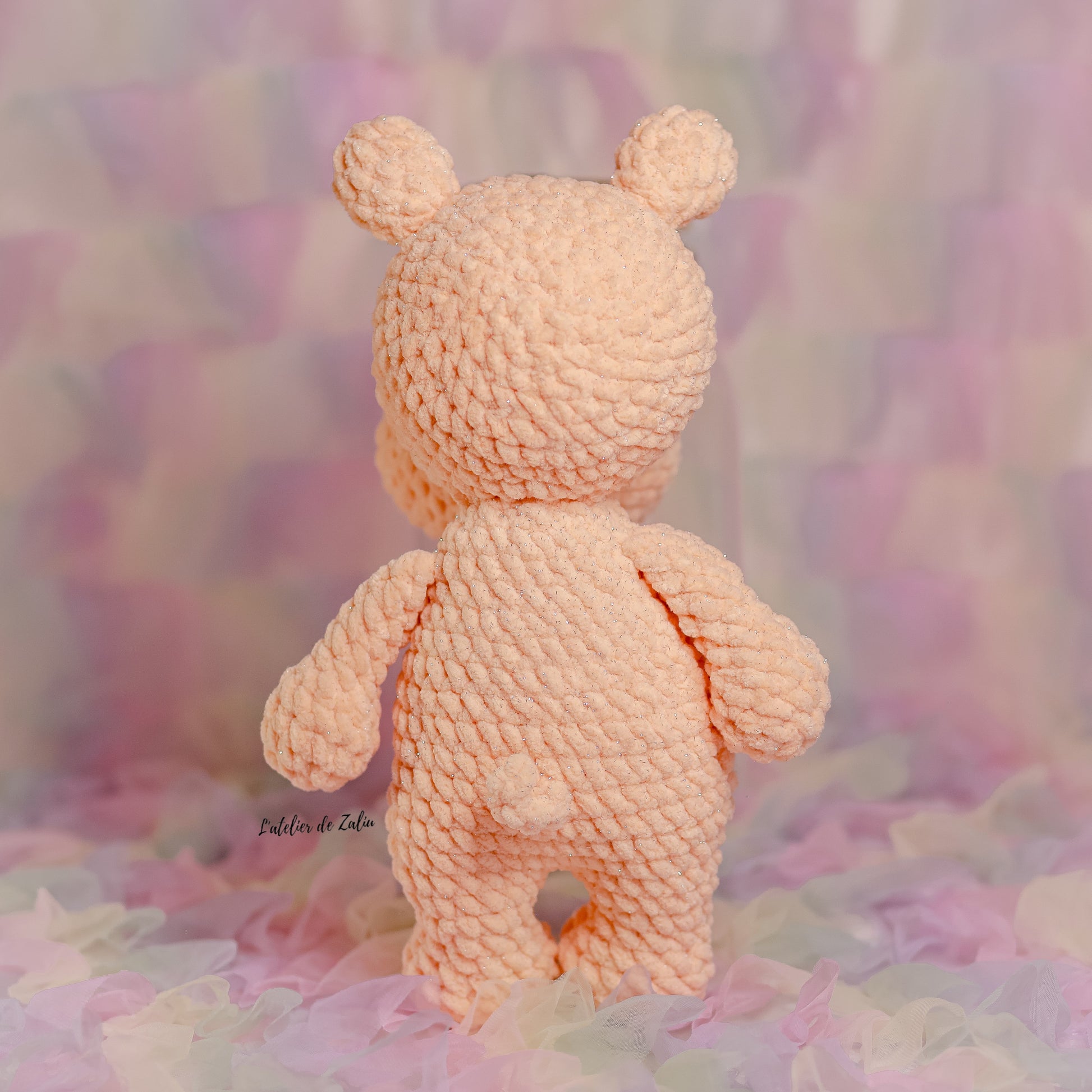 Hippopotame, amigurumi crochet fait main jumbo laine velours paillette beige-rose artisan fait main normandie smallbusiness france l'atelier de zaliu atelier de zaliu