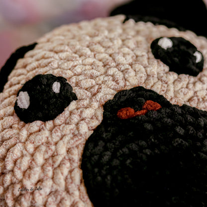 Coussin pillow pug carlin crochet pattern patron amigurumi peluche fais main france qualité normandie franckie franck le pug le carlin crocheter patron sweet doux jumbo jumboyarn