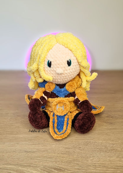Arthas paladin wow poupée amigurumi crochet fait main piece unique normandie l'atelier de zaliu 