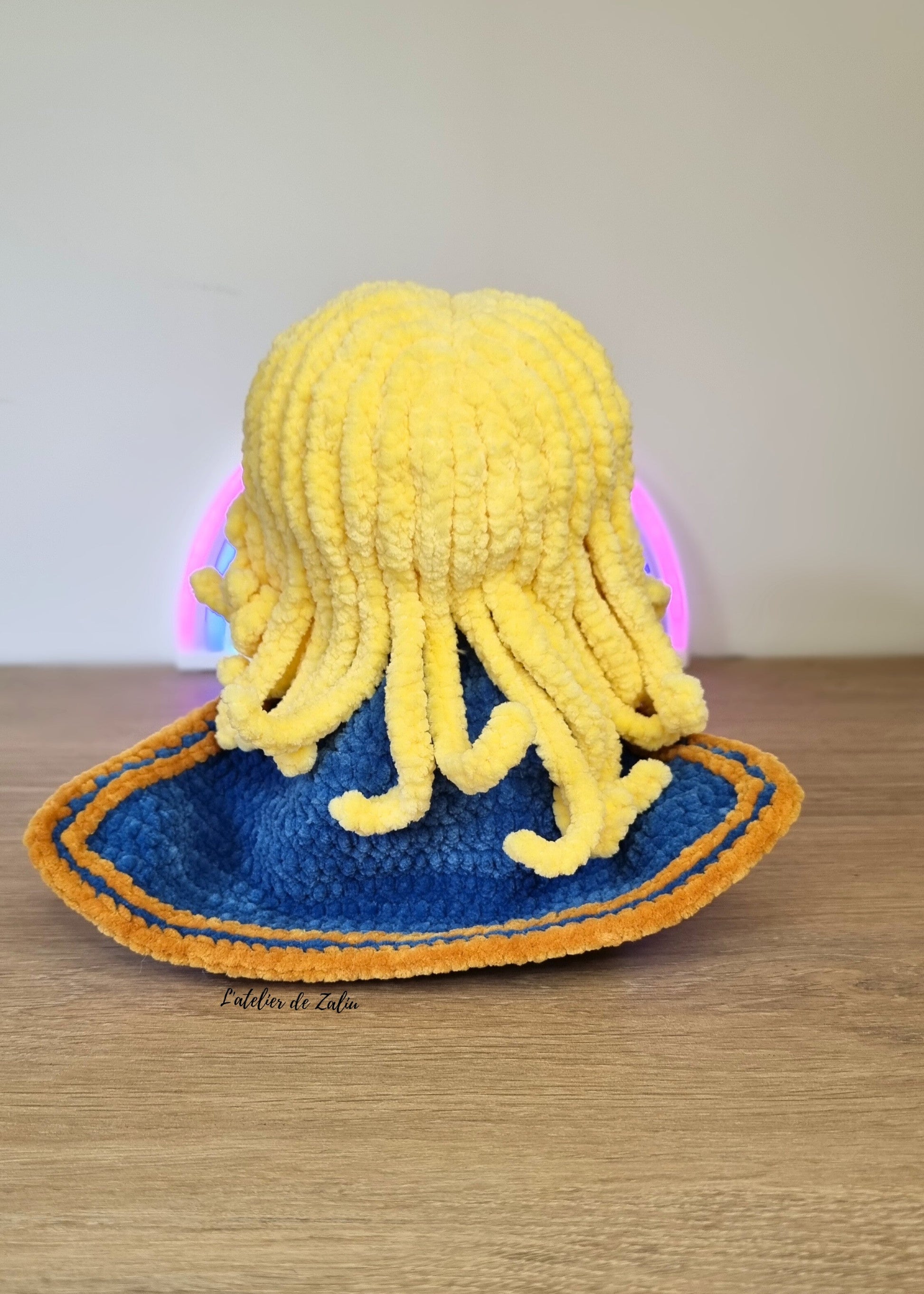 Arthas paladin wow poupée amigurumi crochet fait main piece unique normandie l'atelier de zaliu 