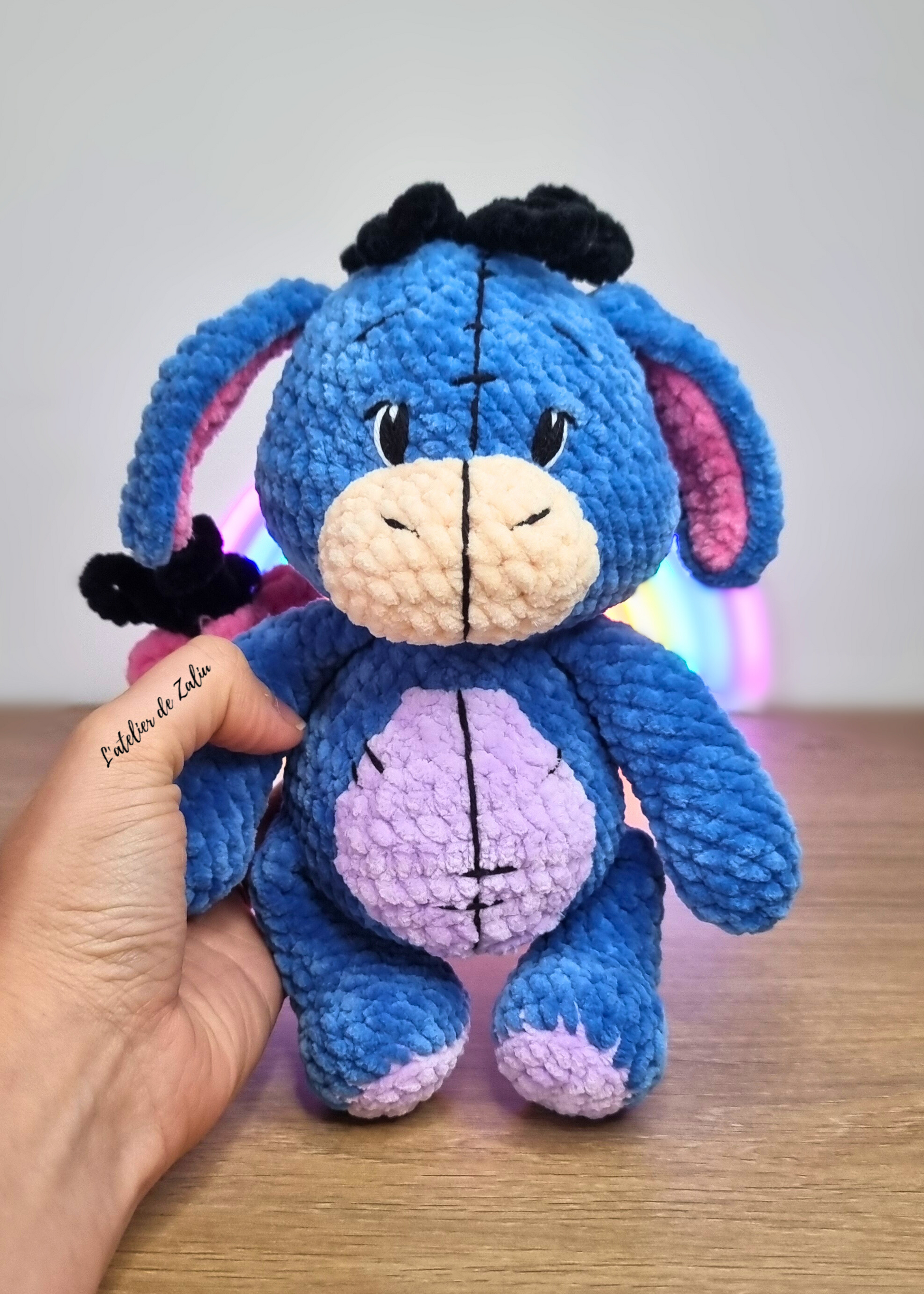 Bourriquet disney peluche crochet artisanale inspiration âne winnie l'ourson normandie l'atelier de zaliu pièce unique