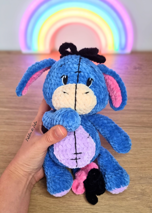 Bourriquet disney peluche crochet artisanale inspiration âne winnie l'ourson normandie l'atelier de zaliu pièce unique