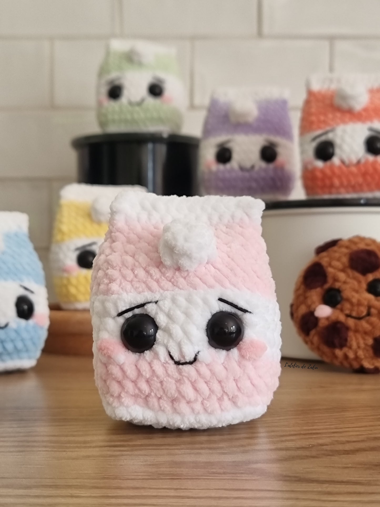 crochet amigurumi kawaii pastel colored colors couleur pastel douce mignonne sweet unique piece unique l'atelier de zaliu rose jaune orange violet bleu vert lait brique de lait briquette carton of milk