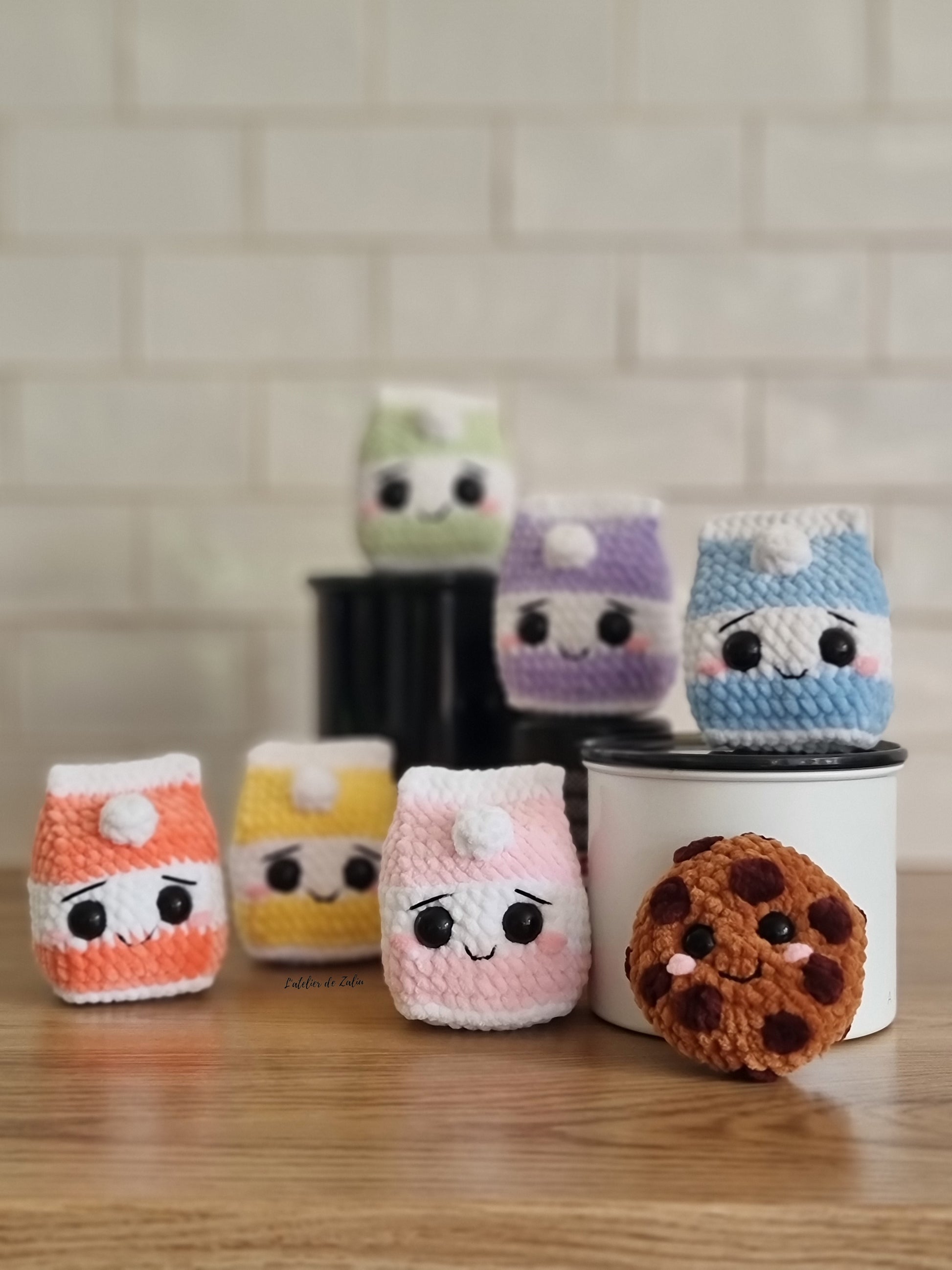 crochet amigurumi kawaii pastel colored colors couleur pastel douce mignonne sweet unique piece unique l'atelier de zaliu rose jaune orange violet bleu vert lait brique de lait briquette carton of milk