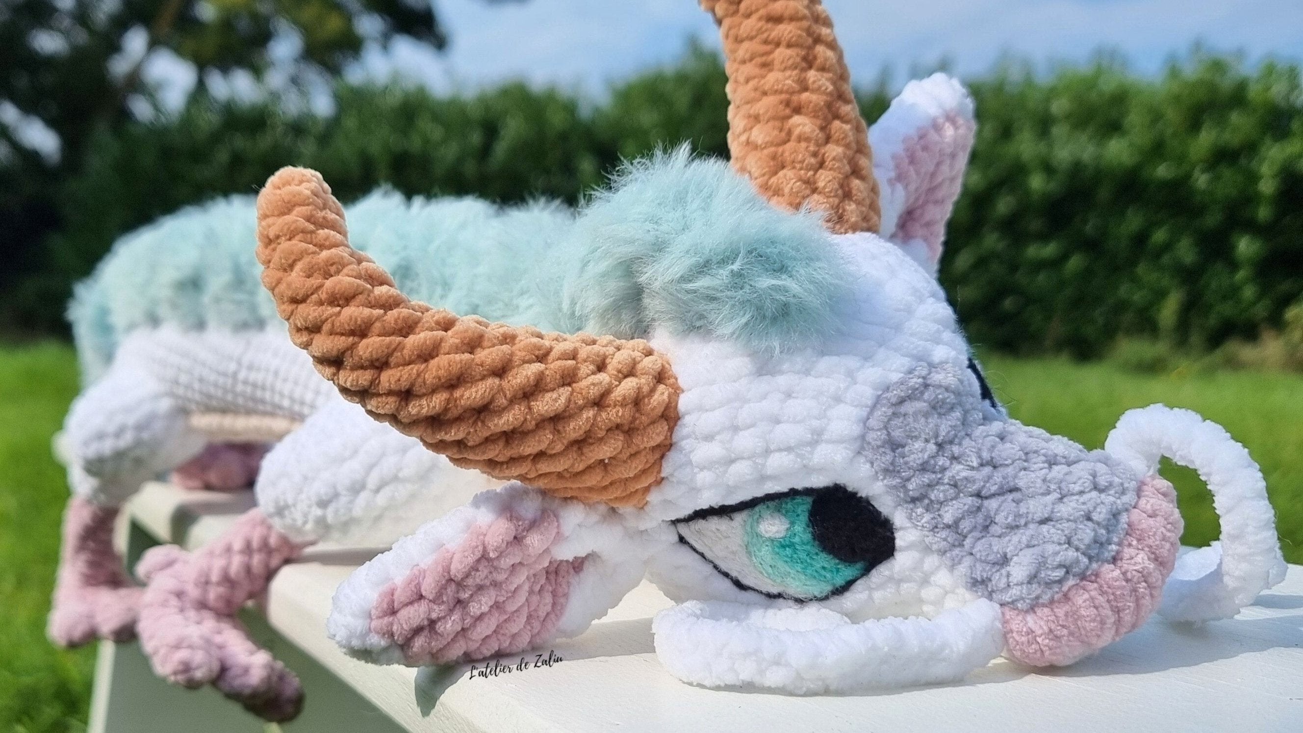 Haku ghibli peluche crochet amigurumi needle felting laine cardée fait main normandie l'atelier de zaliu pièce unique dragon doux sweet velours fausse fourrure 