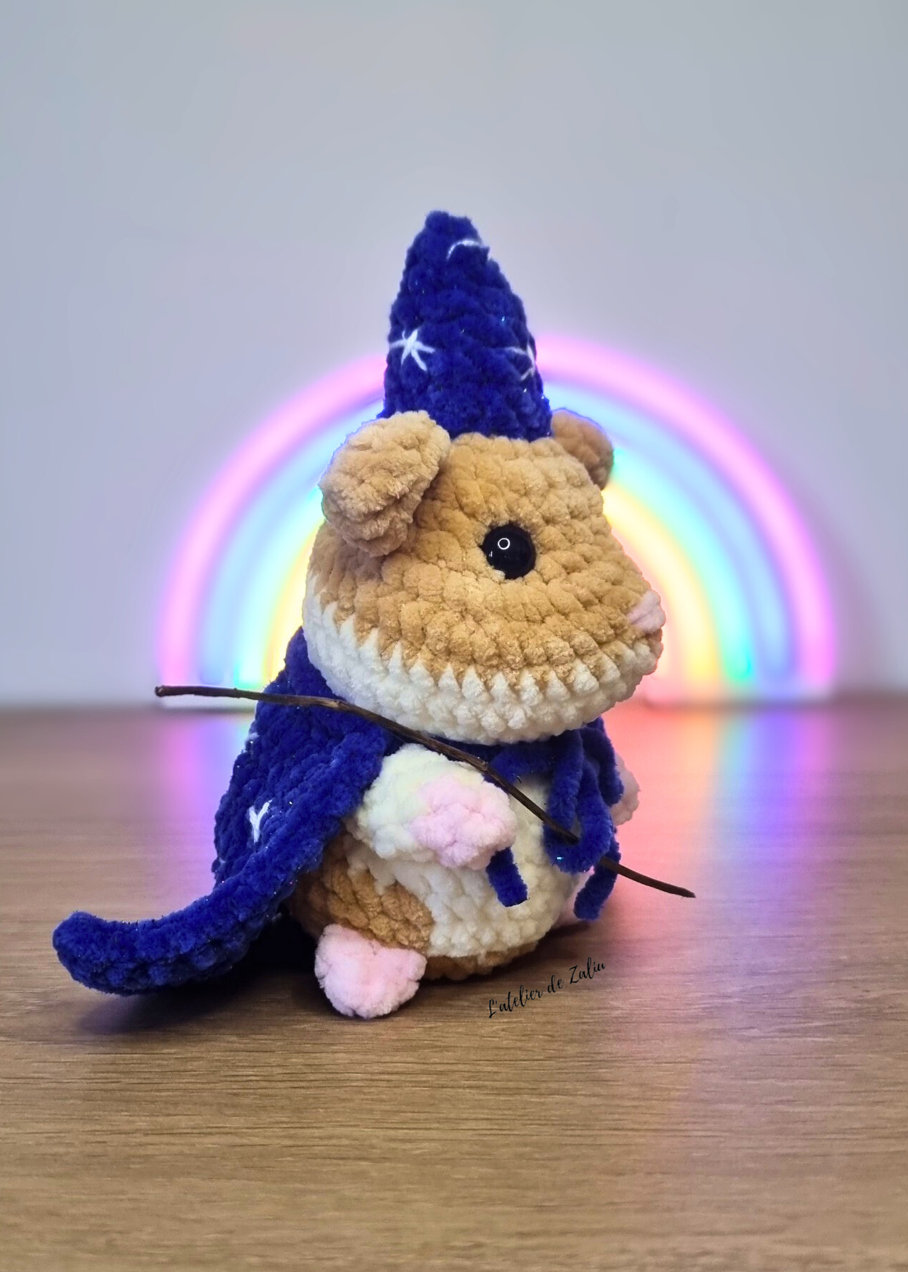 Hamster fée baguette magicien paillette magique féerique fait main normandie peluche crochet l'atelier de zaliu amigurumi pièce unique sur mesure sur commande