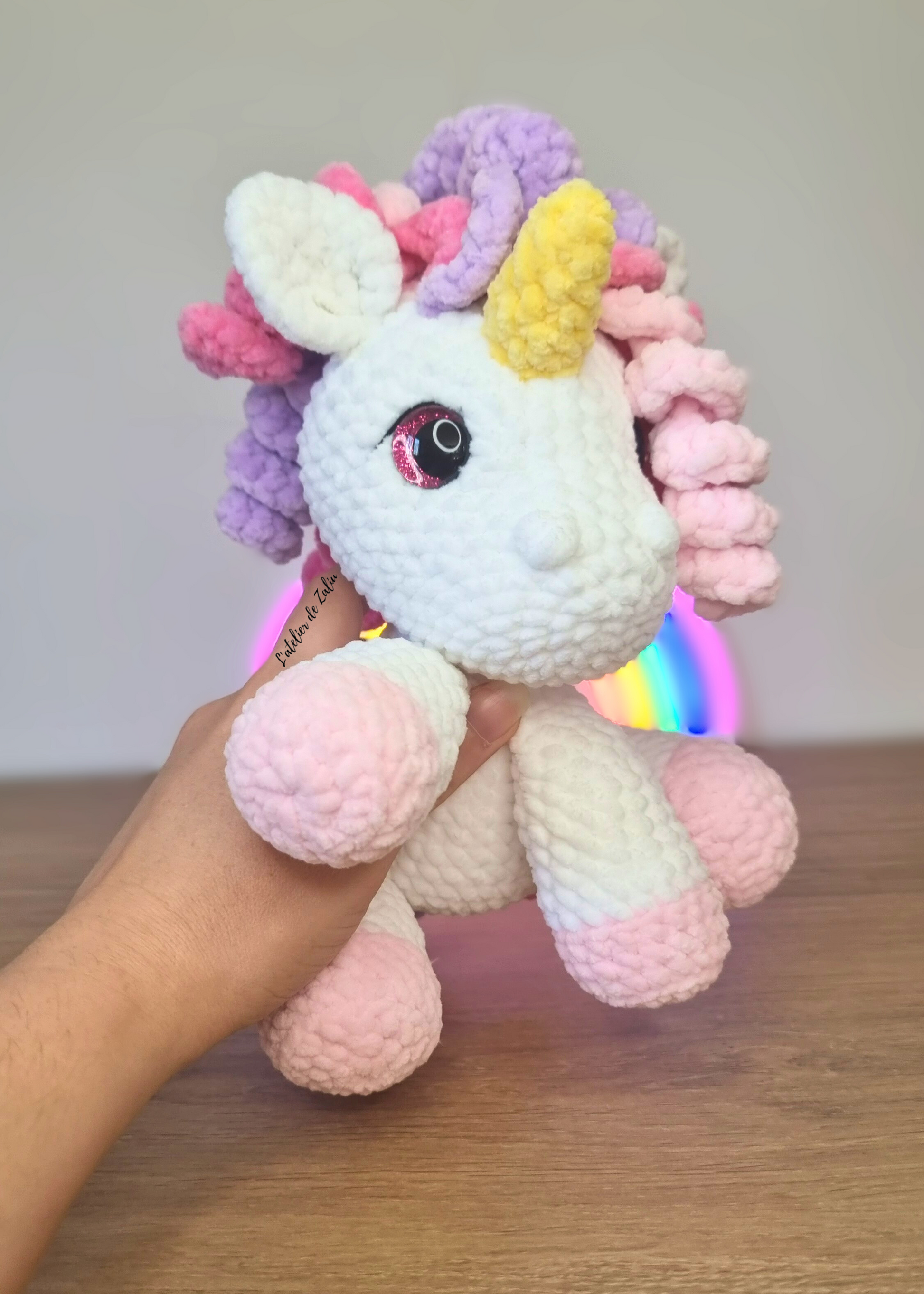 Licorne unicorn crochet amigurumi plushie peluche fait main normandie pont-audemer commande sur mesure fantastique féerique unique l'atelier de zaliu