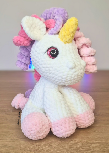Licorne unicorn crochet amigurumi plushie peluche fait main normandie pont-audemer commande sur mesure fantastique féerique unique l'atelier de zaliu France