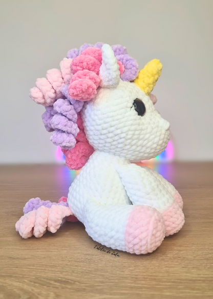 Licorne unicorn crochet amigurumi plushie peluche fait main normandie pont-audemer commande sur mesure fantastique féerique unique l'atelier de zaliu