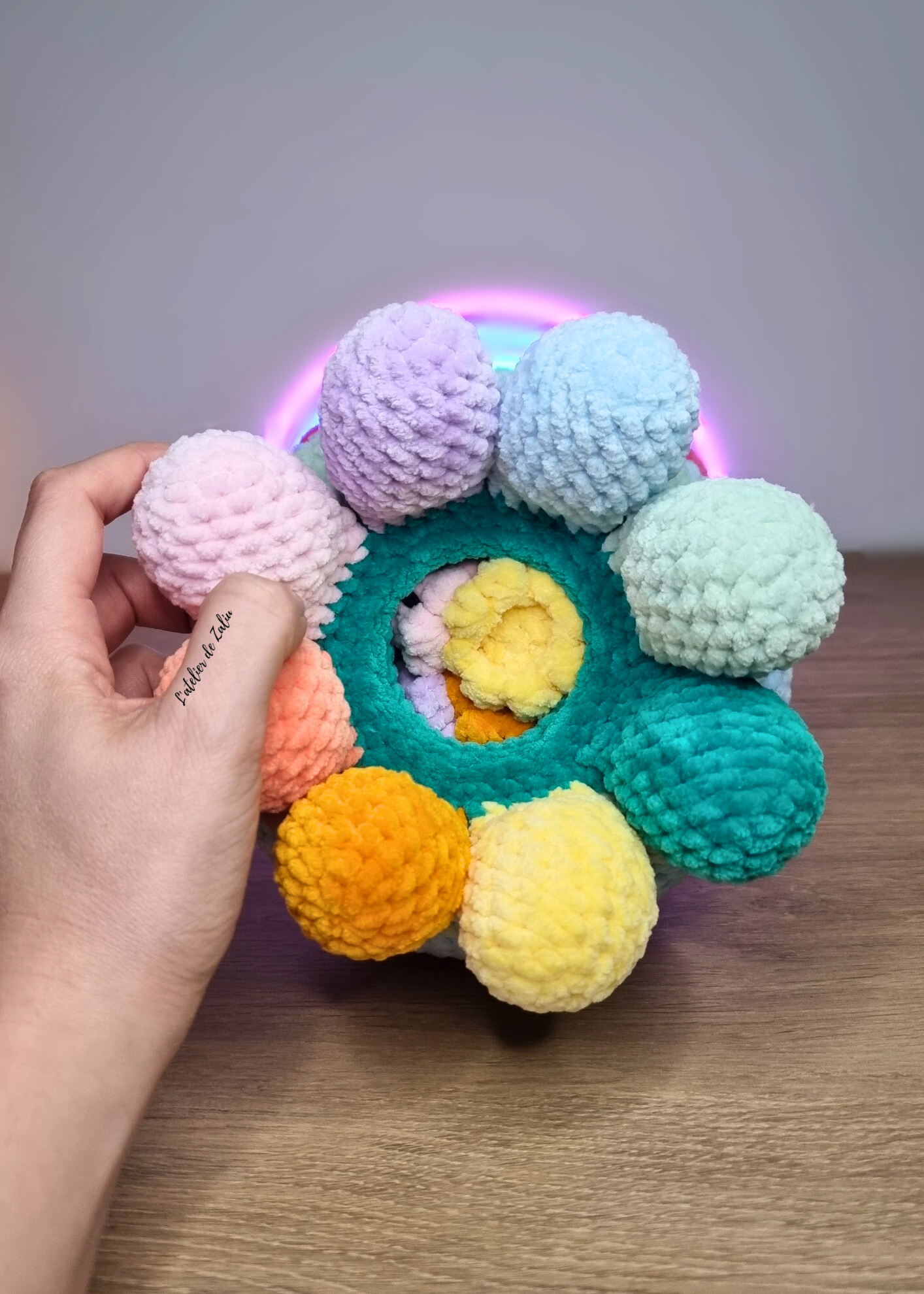 Maman poulpe et ses bébés peluches faites mains interactives Normandie L'atelier de Zaliu modèle unique grand format amigurumi crochet 