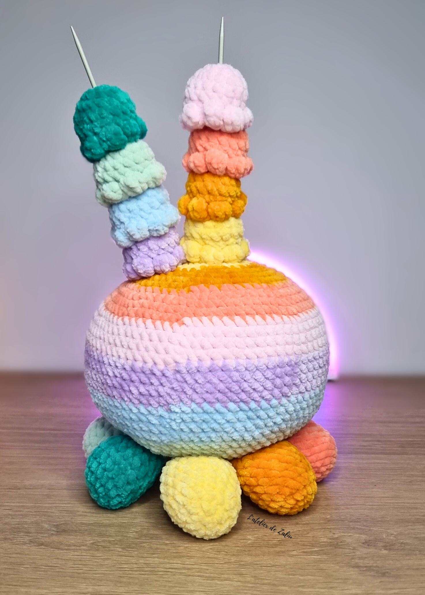 Maman poulpe et ses bébés peluches faites mains interactives Normandie L'atelier de Zaliu modèle unique grand format amigurumi crochet 