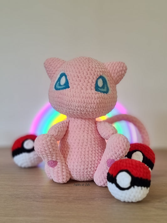 crochet peluche fait main amigurumi needle felting pokemon mew l'atelier de zaliu pokeball pièce unique piece unique  unique piece unique plushie