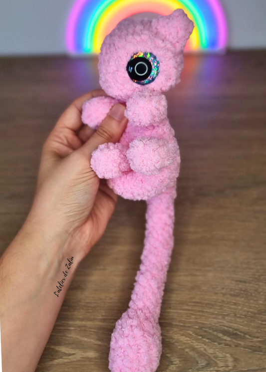 Mew crochet peluche unique yeux unique snuggle amigurumi fait main normandie l'atelier de zaliu 