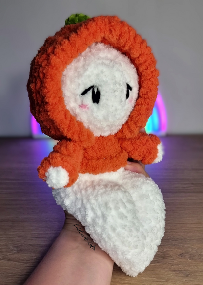 Momo the shelty ghost le fantome mignon tout doux fluffy crochet laine douce chenille oekotex décoration citrouille halloween noel fait main normandie pont audemer brodé unique le havre l'atelier de zaliu