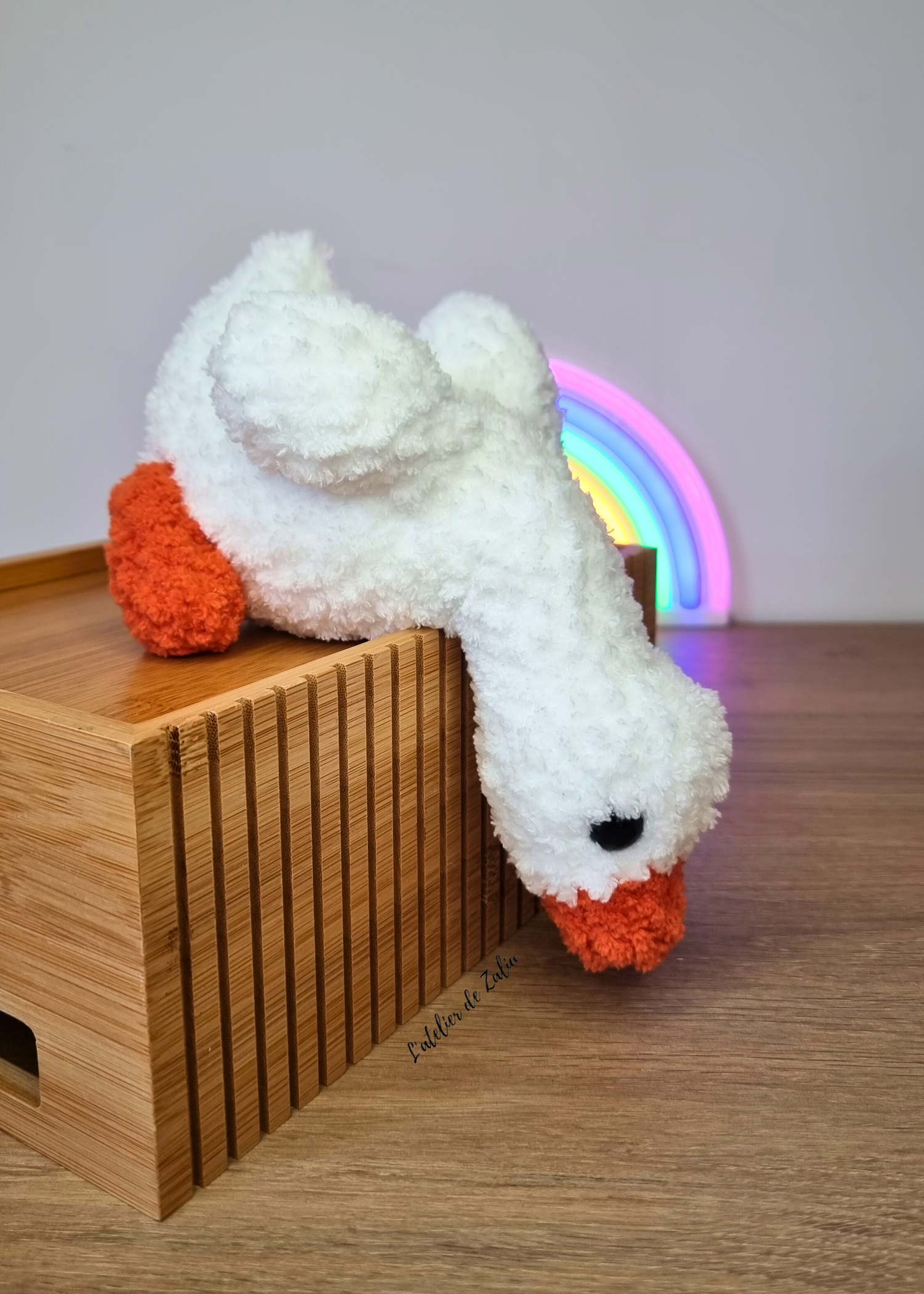 Oie décorative en crochet et laine semi fluffy épaisse amigurumi oiseau canard animaux piece unique mignon kawaii l'atelier de zaliu normandie