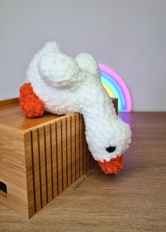 Oie décorative en crochet et laine semi fluffy épaisse amigurumi oiseau canard animaux piece unique mignon kawaii l'atelier de zaliu normandie