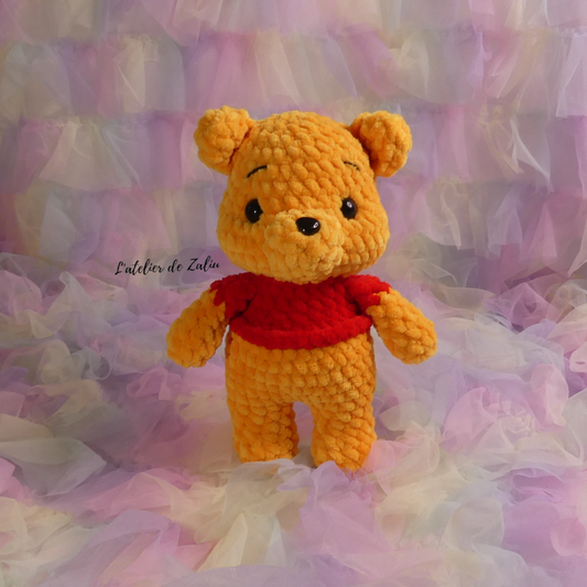 Winnie l'ourson, ours winnie ourson bear winnie de pooh poo poh the l'atelier de zaliu crochet amigurumi pop culture peluche personnalisee 