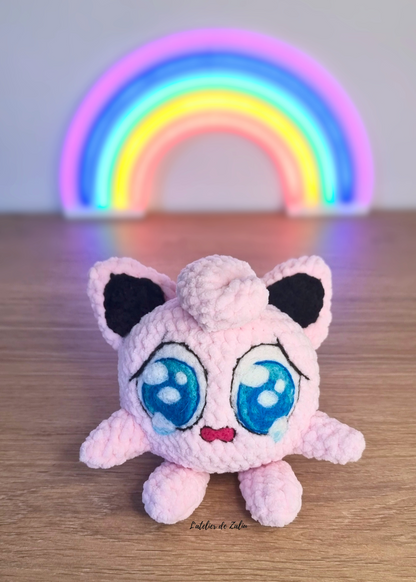 Peluche rondoudou à la main jigglypuff crochet crocheter normandie piquage à l'aiguille en laine cardée émotion pièce unique créatrice normande artisanat normand l'atelier de zaliu pokemon pièce originale