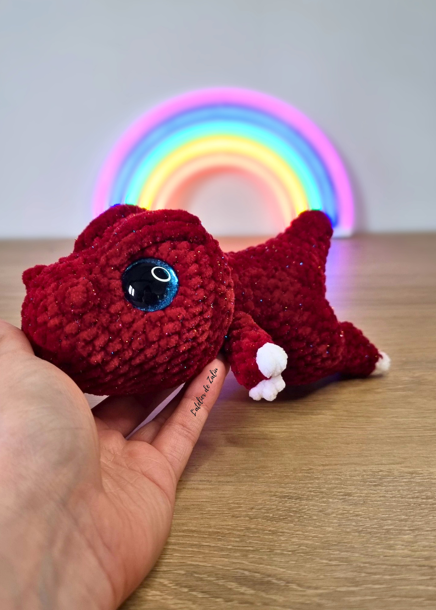 Trex t-rex dinosaure crochet peluche fait main sur mesure pièce unique normandie pont-audemer l'atelier de zaliu amigurumi patron pattern