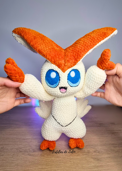Victini pokemon crochet needle felt felting piece unique fait main normandie Le havre Pont-Audemer Honfleur artisanale qualité certifiée orange blanc bleu grand modèle