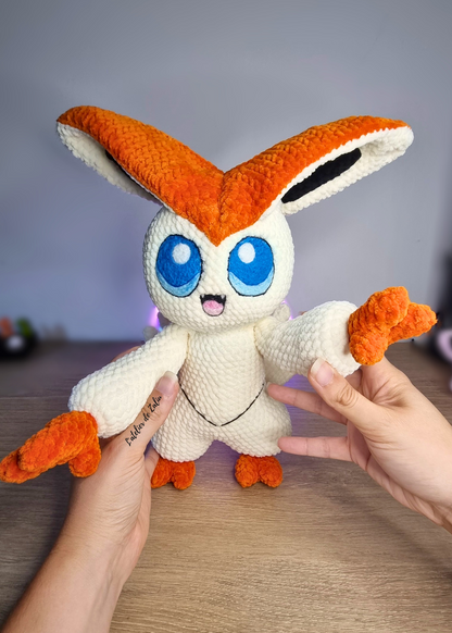 Victini pokemon crochet needle felt felting piece unique fait main normandie Le havre Pont-Audemer Honfleur artisanale qualité certifiée orange blanc bleu grand modèle