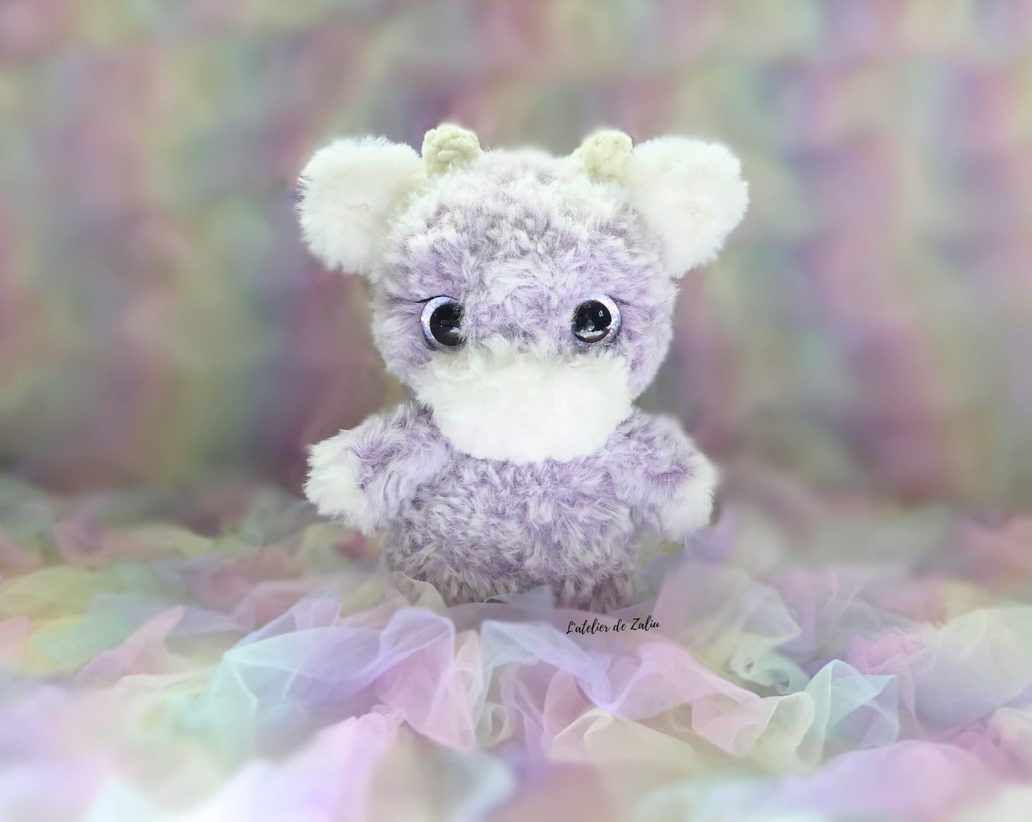 Vache fluffy crochet amigurumi violet violette fait main normandie l'atelier de zaliu cow ouate faux fur puff of fluff petit lapin himalaya premier parfait  