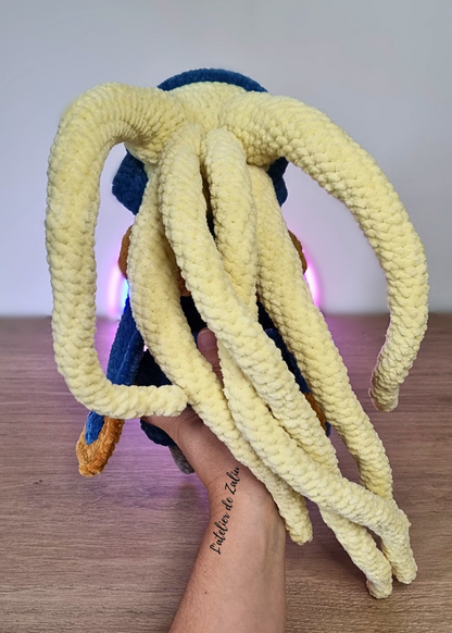 Mio memories in orbit crochet pattern unique fait main sur mesure normandie le havre pont audemer needle felting atelier de zaliu articulé sans armature, fil de fer cheveux mecanique