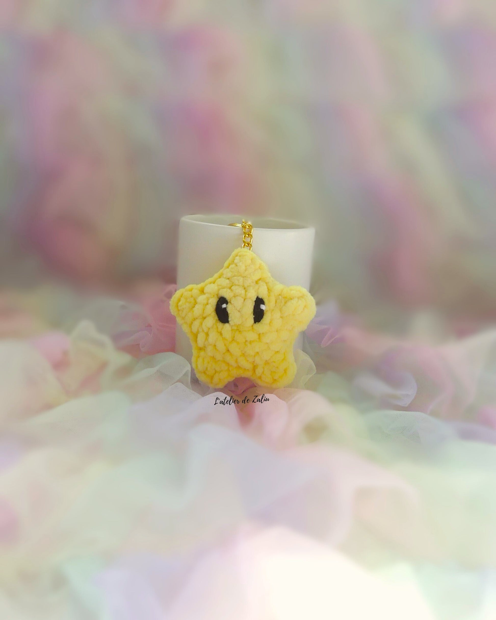 Mario party kart étoile star pop culture jeux videos crochet amigurumi smallbusiness petite entreprise fait main normandie france jaune porte clefs unique artisanale artisanal artisane