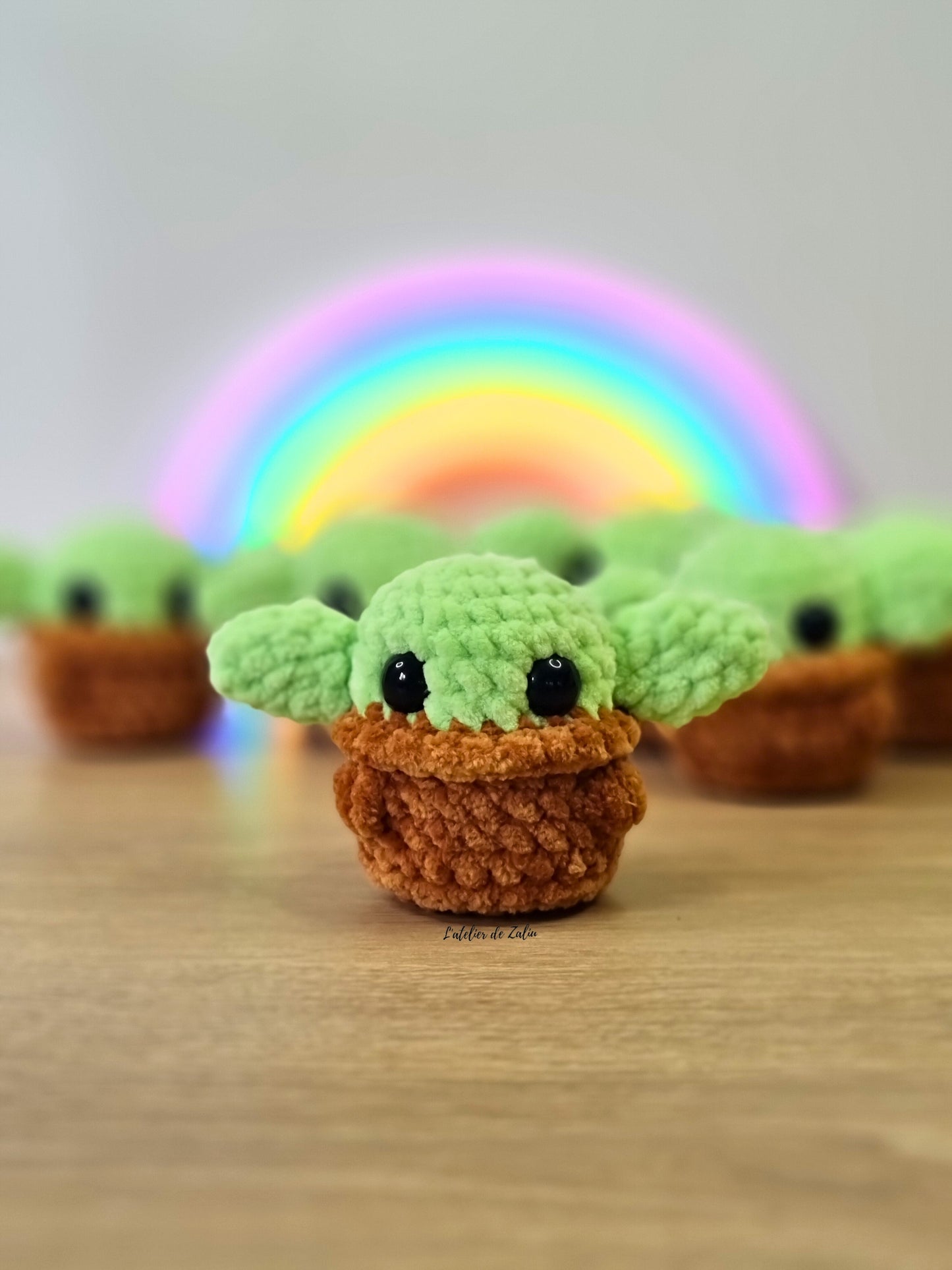 grogu baby yoda bébé yoda small plushie petite peluche crochet amigurumi fait main handmade l'atelier de zaliu star wars the mandalorian disney